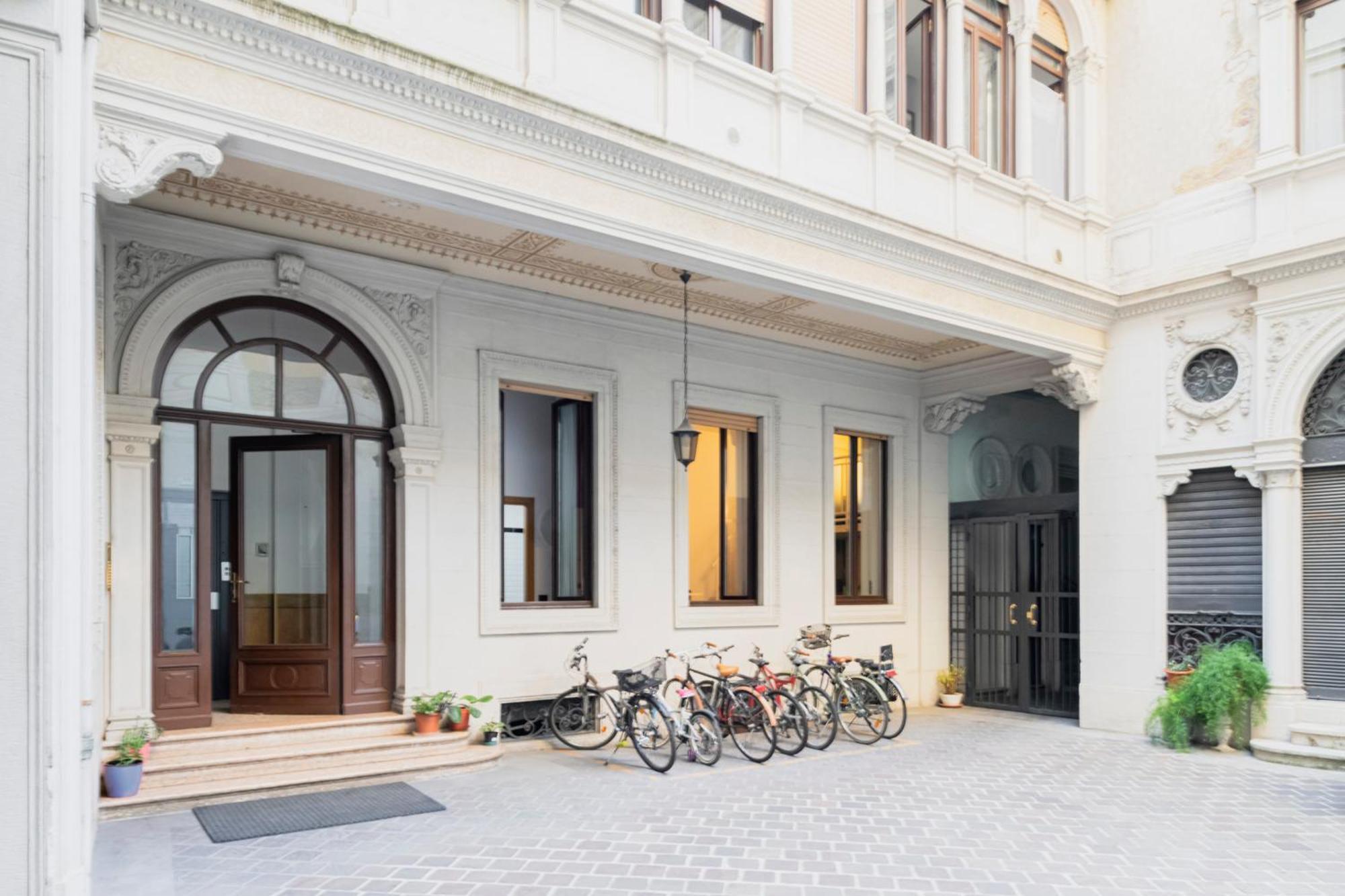 Appartement Easylife - Accogliente Monolocale In Via Torino, Posizione Perfetta Per Scoprire La Citta à Milan Extérieur photo